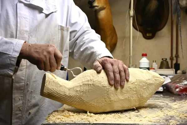 (3) Taille du corps dans un bloc de mousse polyuréthane