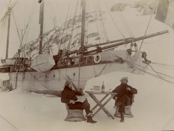Ernest Gourdon et Paul Pléneau devant le Français le 15 Juillet 1904